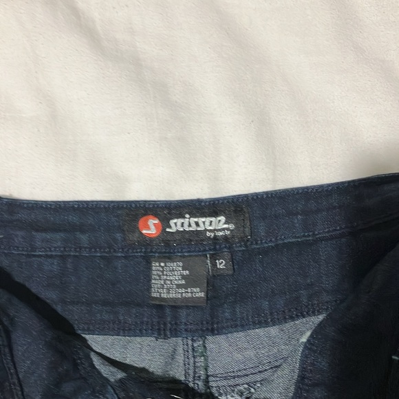 Dark blue denim button up shorts by Scissors - kids size 12 - Picture 4 of 4